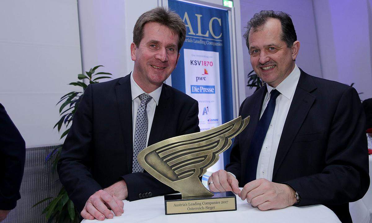 Amag rolling GmbH-Geschäftsführer Georg Weger (li.) und AMAG-Konzernsprecher Leopold Pöcksteiner mit dem ALC-Award.