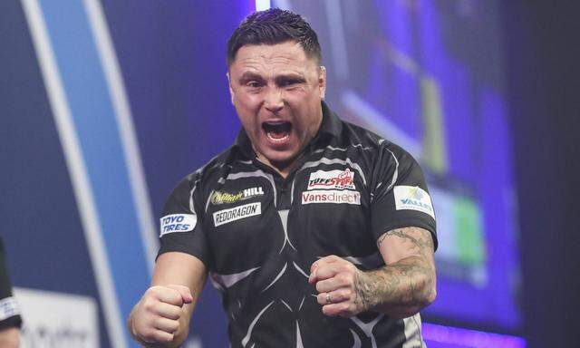 William Hill World Darts Championship Final 03/01/2021. Gerwyn Price hits a double and celebrates winning the fifth set