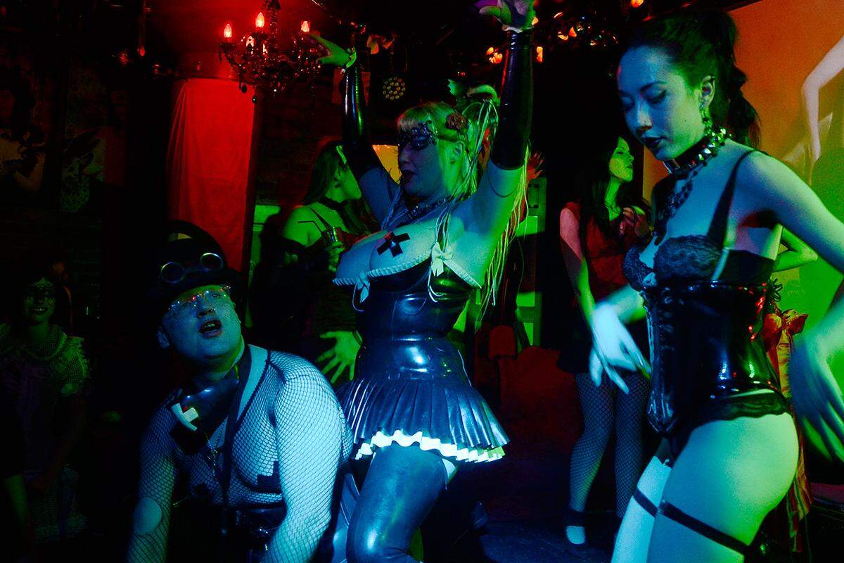 Torture Garden aus London ist der weltweit größte Burlesque-, Fetish- und Alternative Club. Am Wochenende gastierte er im Wiener Ostklub.VON GÜNTER FELBERMAYER