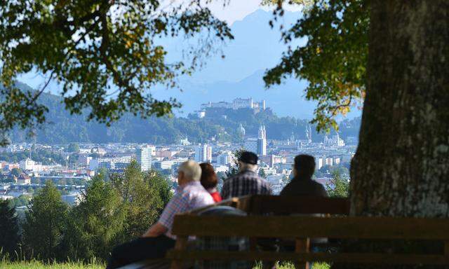 THEMENBILD: WETTER/HERBST/PENSIONISTEN