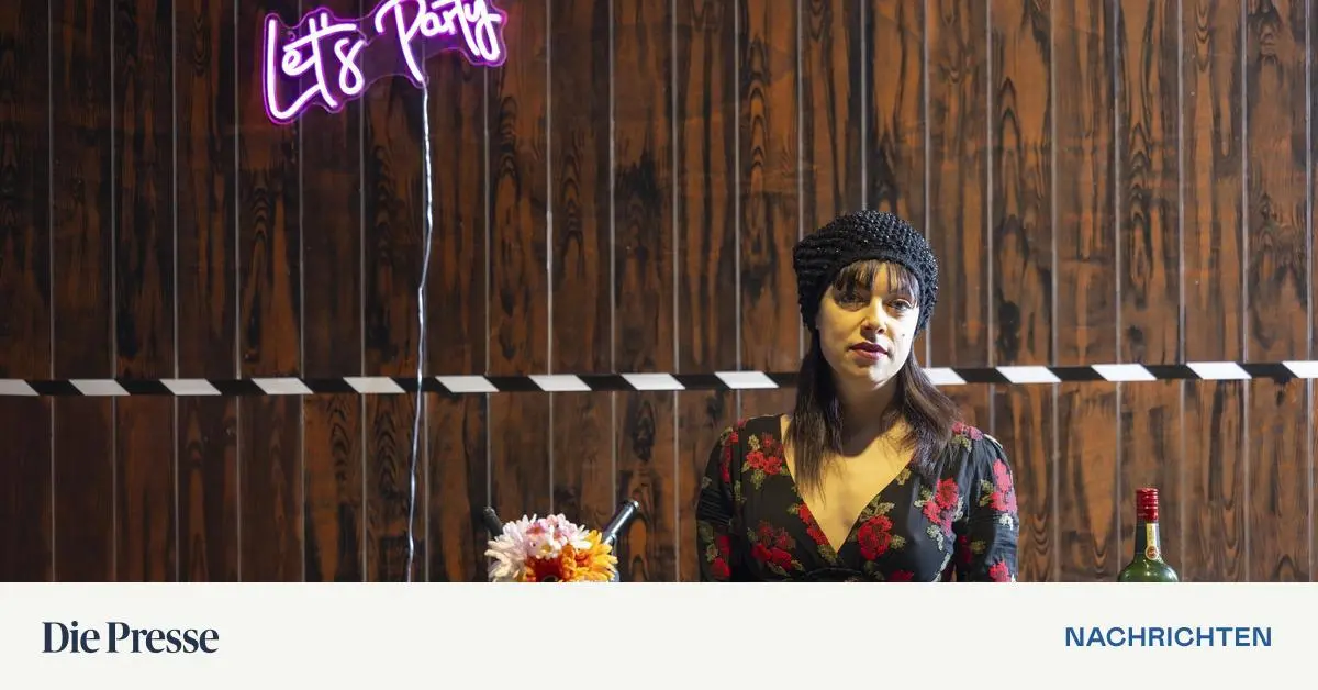 Andere-bauen-ein-Haus-diese-Frau-baut-sich-ein-Theater-premium-