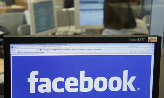 Fekter erlaubt Polizisten Facebook