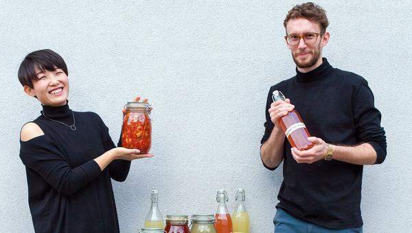 Einen weiteren Kurs zum Thema Fermentieren bieten Alexander Bachinger und Myounghee Jo an. Das Duo Bubbles &amp; Kraut produziert verschiedene Sorten Kimchi und zeigt in Workshops vor, wie man es macht. Infos zu Workshops auf bubblesandkraut.com. 