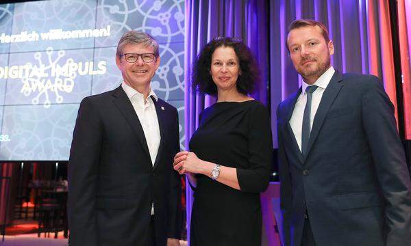 Der Digital Impuls Award wurde gemeinsam von Drei Österreich und der „Presse“ veranstaltet, vertreten durch Rudolf Schrefl, CEO Drei, Elisabeth Rettl, Senior Head of BU Business Customers bei Drei und Herwig Langanger, Vorsitzender der Geschäftsführung „Die Presse“.