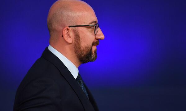Ratspräsident Charles Michel hat es bisher nicht geschafft, Ungarns Premier Viktor Orbán einzubremsen. Drohungen sollen das nun ändern. 