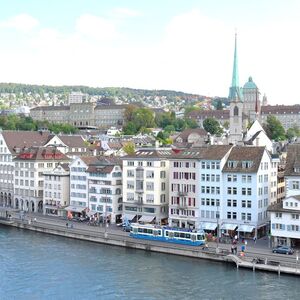 Zürichs Wasserwege: der Sihlquai vom Lindenhof aus gesehen.