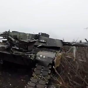 Ein zerstörter US-Panzer in der Stadt Berdytschi.