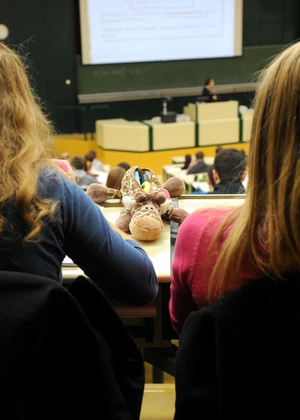Hörsaal-Besuch als Fixpunkt neben der Arbeit.