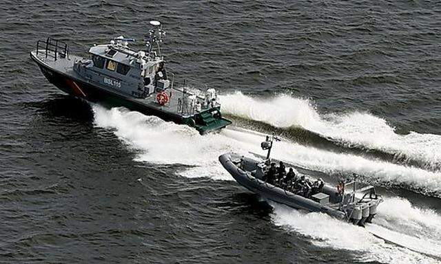 Boote der finnischen Küstenwache vor Helsinki