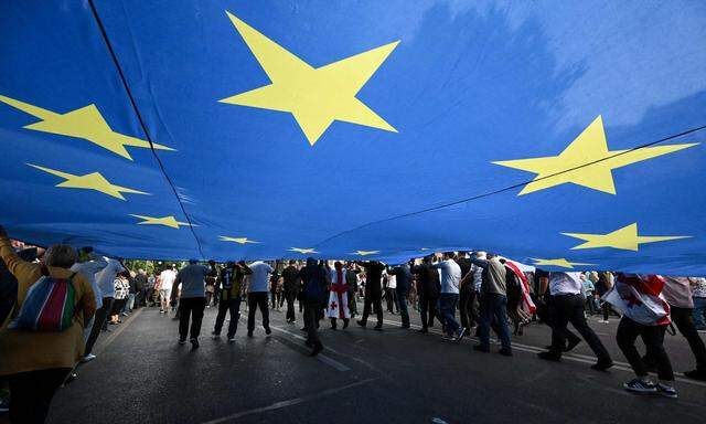 Der Politologe Dimitar Bechev rät der EU, den Druck auf die Politiker der Westbalkanstaaten aufrechtzuerhalten.