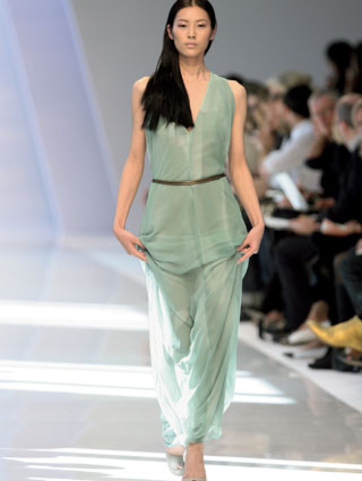 Damenlook von Akris, Preis auf Anfrage, bei Don Gil Donna, Naglergasse 2, 1010 Wien Redaktion: Marlene MayerFotos: AP, Reuters, Hersteller