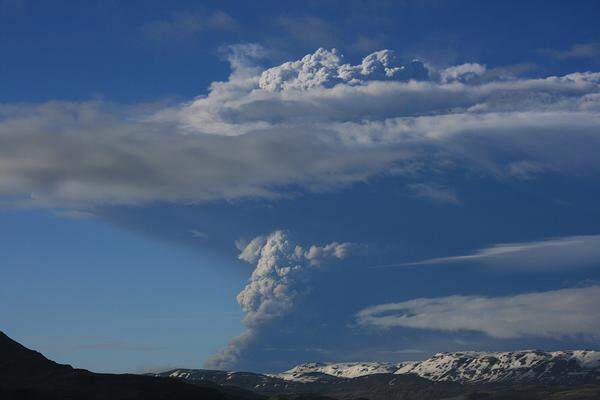 Ein Flugchaos - wie vor einem Jahr beim Ausbruch des Eyjafjallajökull - blieb allerdings großteils aus.