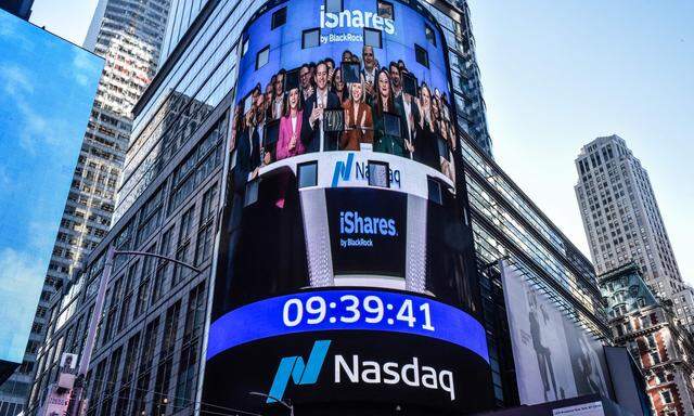 Den Tag, an dem Bitcoin-ETFs erstmals gehandelt werden durften, konnte man auf dem New Yorker Times Square miterleben.