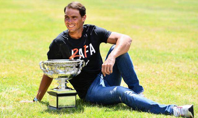 (220131) -- MELBOURNE, Jan. 31, 2022 -- Rafael Nadal of Spain poses with his trophy of Australian Open at Government Ho