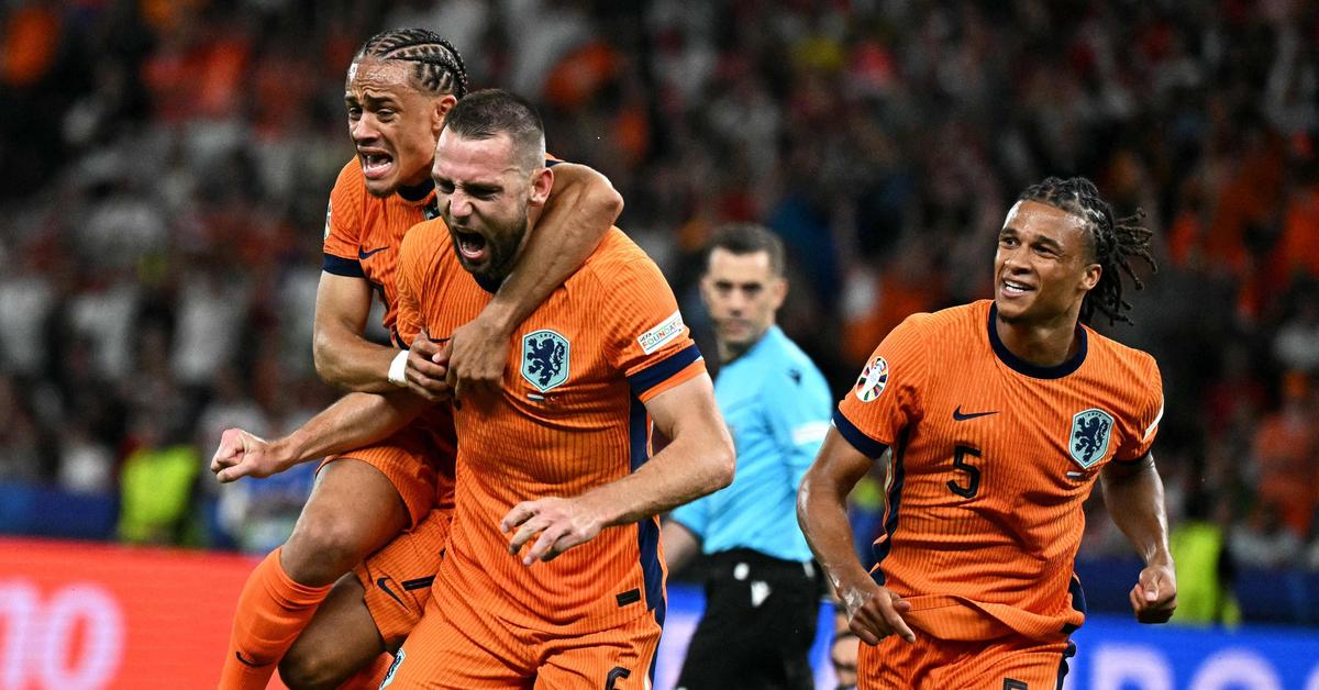 Wolf salute, Erdogan and a lot of noise: Netherlands defeats Türkiye