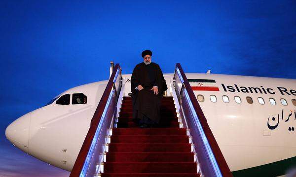 Irans Präsident besucht China.