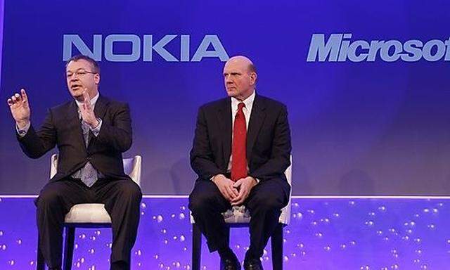 Stephen Elop CEO of Nokia, left, with CEO of Microsoft Steve Ballmer, speaking in London, as he annou
