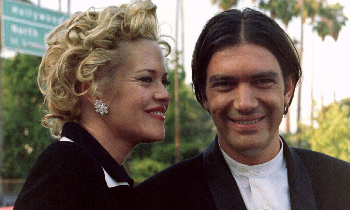 Die 1996 geschlossene Ehe mit Antonio Banderas, mit dem sie auch den Life Ball in Wien besuchte, hielt dagegen rund 19 Jahre, ehe 2014 die Scheidung eingereicht wurde.
