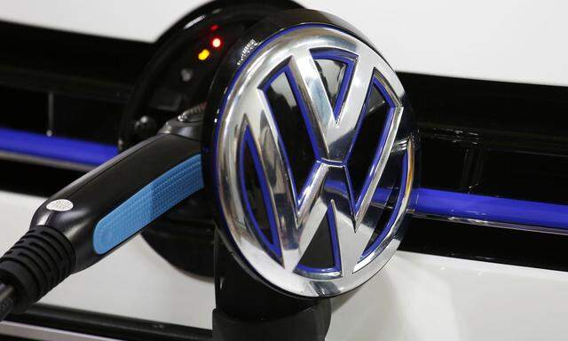 Stromstoß für China: VW investiert zehn Milliarden Euro in seine fernöstliche W-Auto-Offensive.