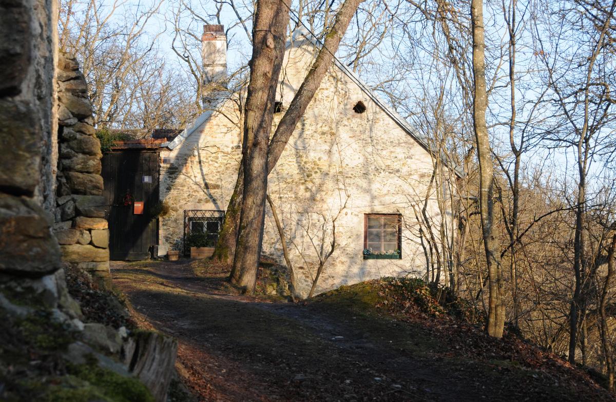 In Diem Forshaus War Rene Schimanek Bis Mitte Dezember Als Hauptwohnsitzer Gemeldet. Nun Will Sein Bruder, Hans Jörg Junior, Hitan Seinen Hauptwohnsitz Begründen.