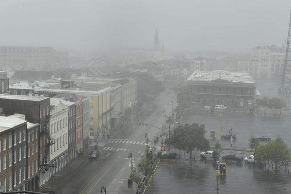 Meteorologen warnten außerdem davor, dass die von "Ida" ausgelösten ungewöhnlichen starken Regenfälle weitere Überschwemmungen verursachen könnten.