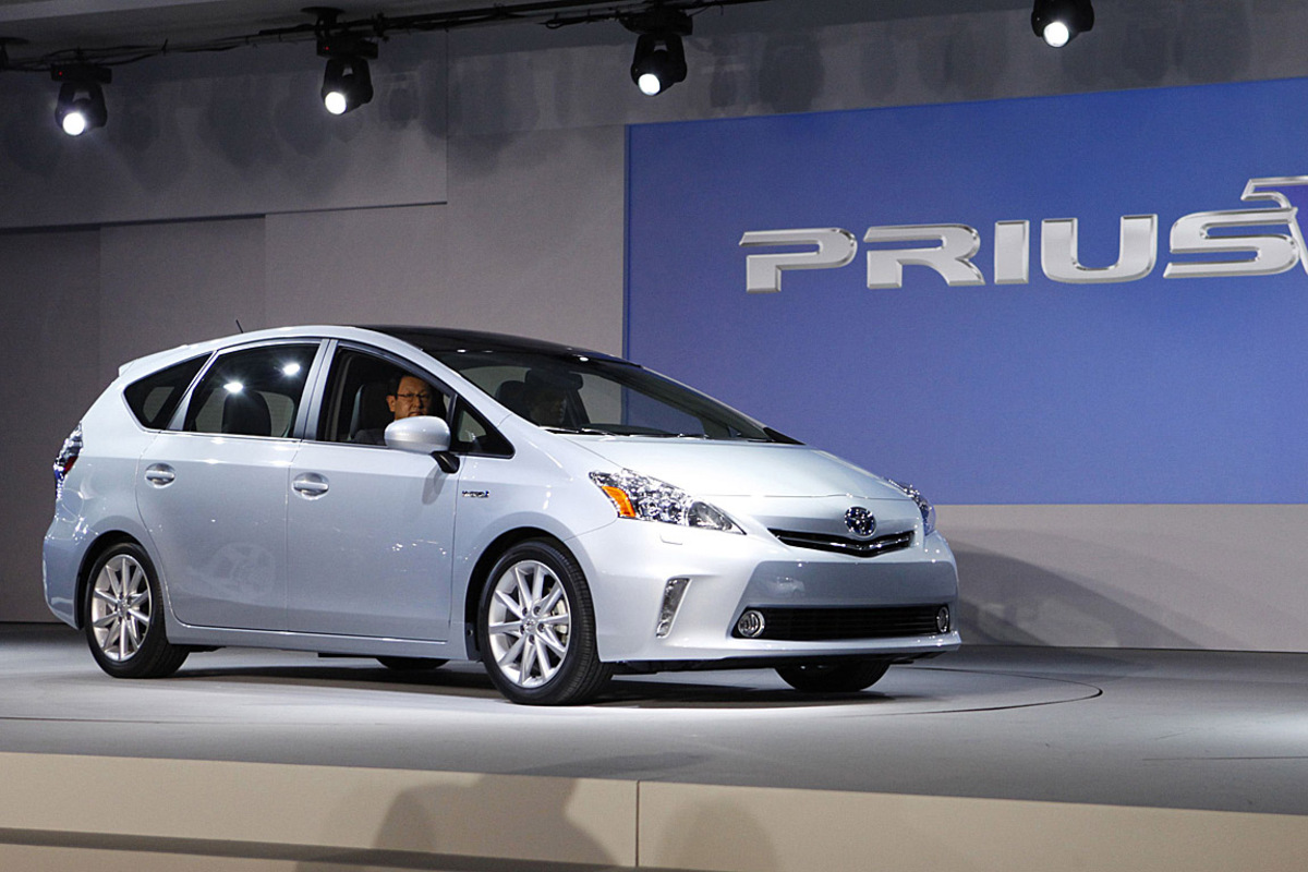 Toyota will sein nach der beispiellosen Rückrufaktion vor einem Jahr angekratztes Image bei den US-Verbrauchern aufpolieren und hofft auf wieder steigende Absätze. Helfen soll dabei der Prius V, die Kombivariante des Hybrid-Pioniers.