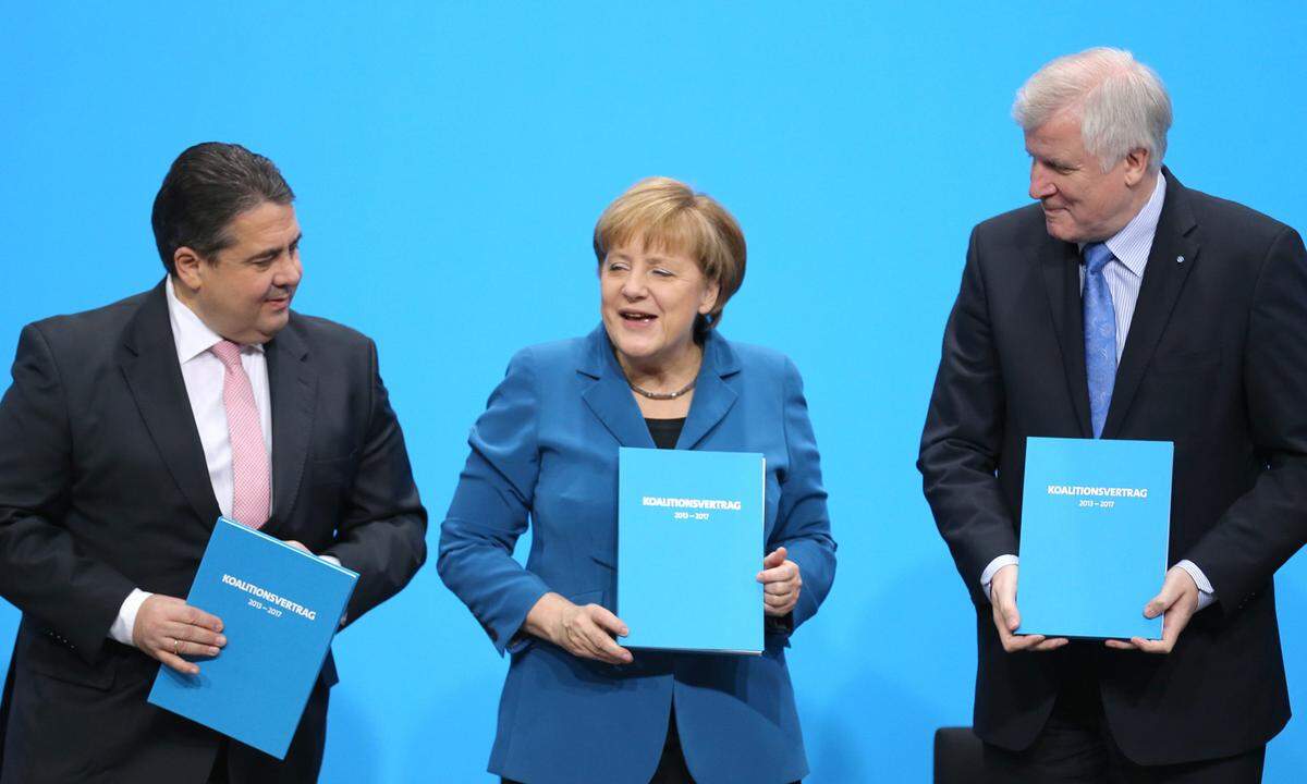 Mit dem Kabinett Merkel III überschritt Merkel dann den Zenit ihrer Beliebtheit in Deutschland. Im Oktober 2013 erreichte die CDU/CSU 41,45 Prozent, die SPD 25,7 Prozent. Merkel bildet mit dem damaligen SPD-Chef Sigmar Gabriel und CSU-Chef Horst Seehofer eine "Große Koalition", nachdem die FDP aus dem Bundestag geflogen war.