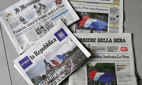 Ein Bild zeigt die Titelseiten der wichtigsten italienischen Zeitungen „Il Messagero“, „La Repubblica“, „Corriere della Sera“ und „La Stampa“ am 8. Juli 2024, einen Tag nach den Parlamentswahlen in Frankreich. 