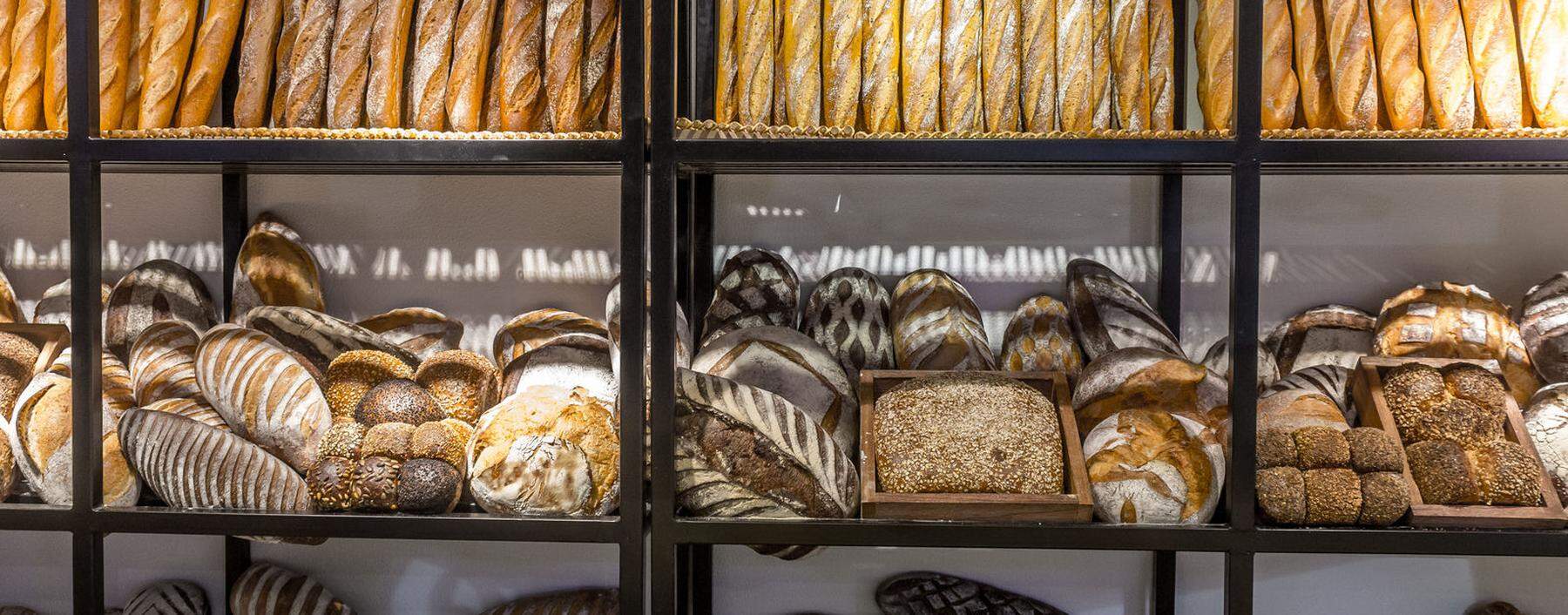 Brot wird am häufigsten weggeworfen: Mit einer neuen App kann man in Wien Bäckereien und Restaurants der Umgebung finden und Übriggebliebenes abholen.