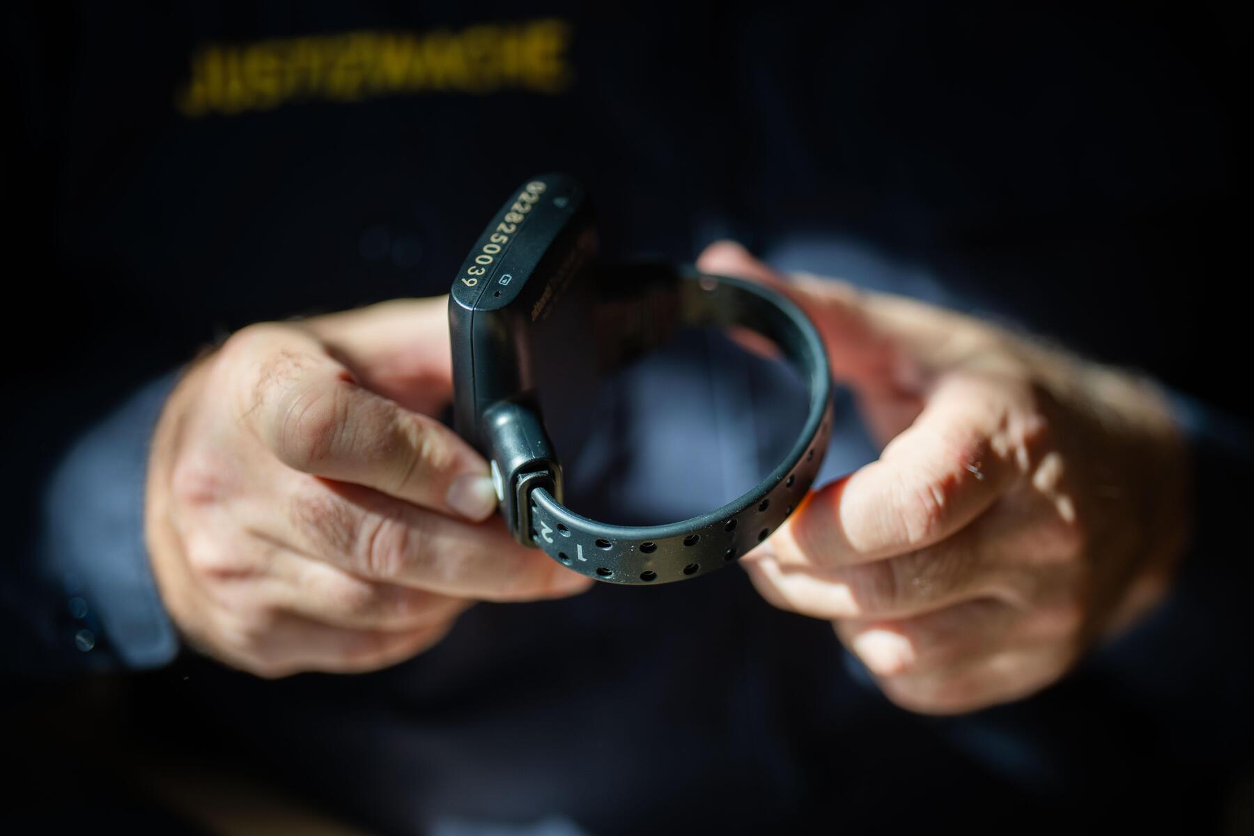 Fußfessel in Linz abgeschnitten: Flüchtiger Verurteilter in Hamburg geschnappt