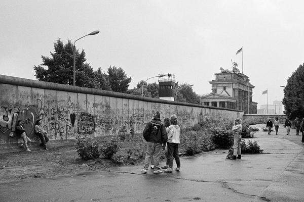 Juni 1989: Die Mauer an der Ebertstraße beim Brandeburger Tor.