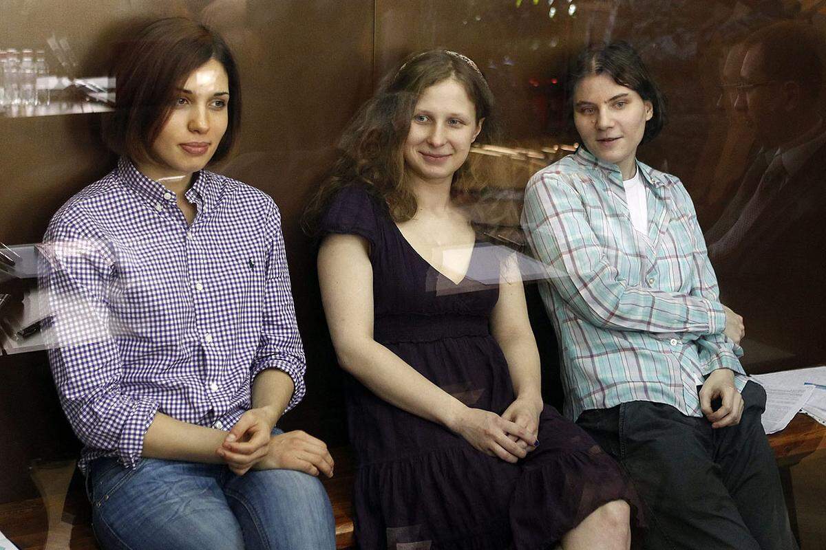 Die Hauptverhandlung gegen drei Musikerinnen der regierungskritischen, feministischen Gruppe begann Ende Juli 2012: