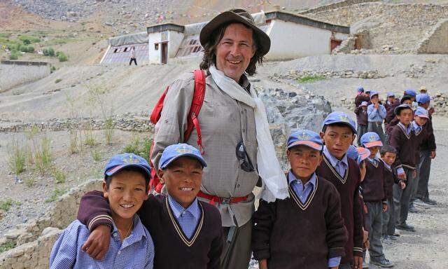 Christian Hlade hat in einem Bergdorf im indischen Himalaja eine Solarschule gebaut – und daraufhin den Reiseanbieter Weltweitwandern gegründet. 