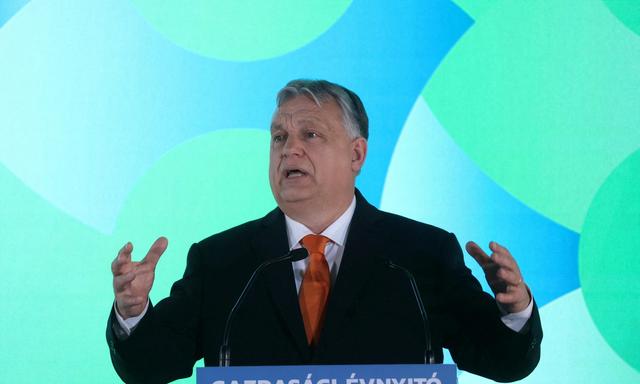 Der Regierung unter Viktor Orbán fehlt es an Geld. 