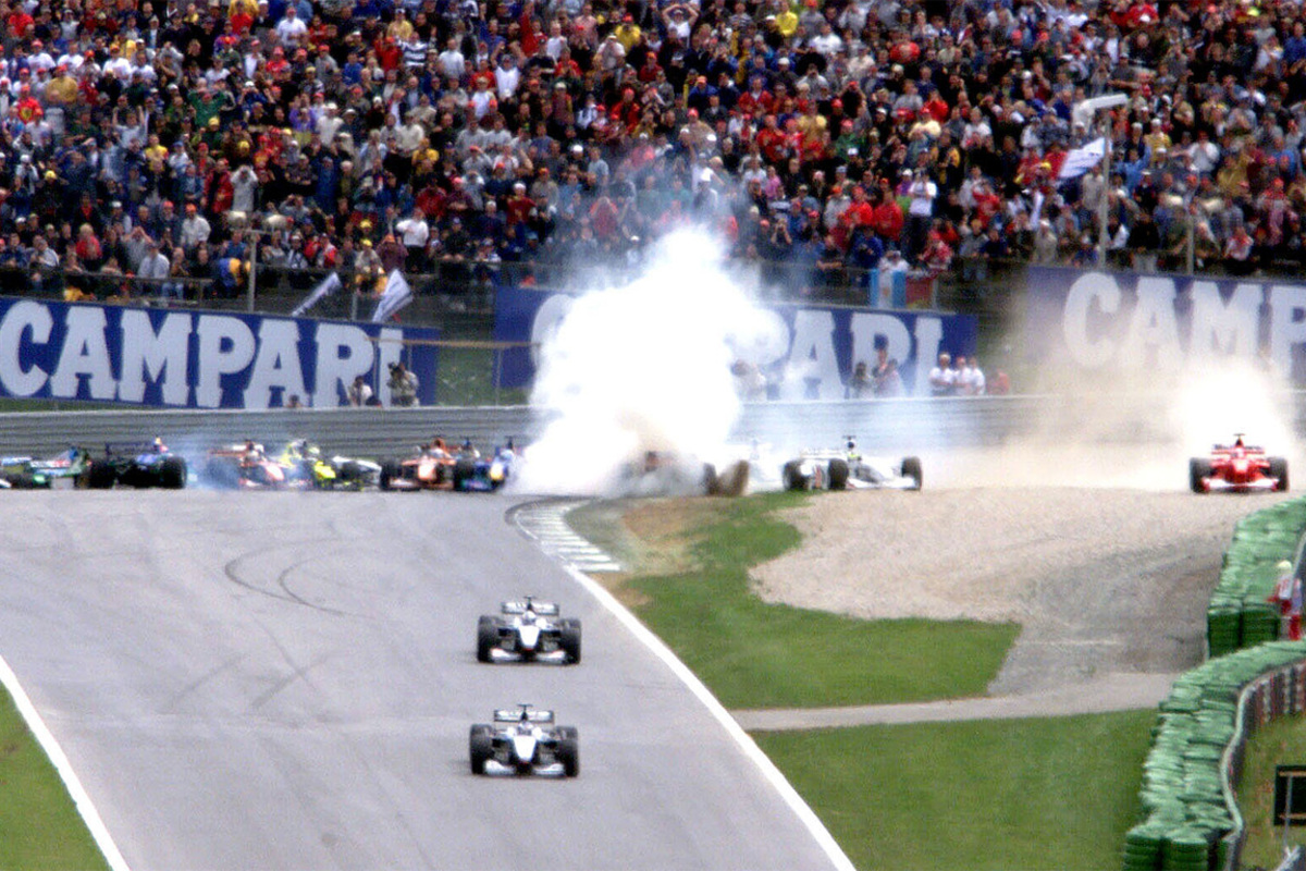 Der Deutsche Michael Schumacher (Ferrari) schied bereits in der ersten Kurve aus, nachdem ihm Ricardo Zonta ins Heck gekracht war. Damit war der Weg frei für Pole-Mann Häkkinen, der vor seinem McLaren-Mercedes-Teamkollegen Coulthard siegte.