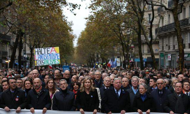 Die politische Elite Frankreichs marschierte am Sonntag gegen den Antisemitismus. Einer fehlte: Emmanuel Macron. 