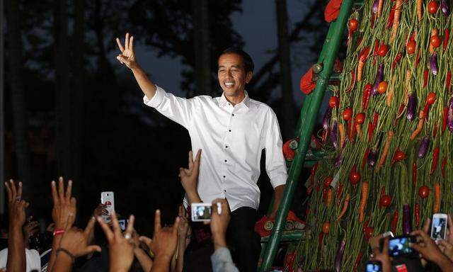 Indonesia's presidential candidate Jokowi gestures to supporters in Jakarta