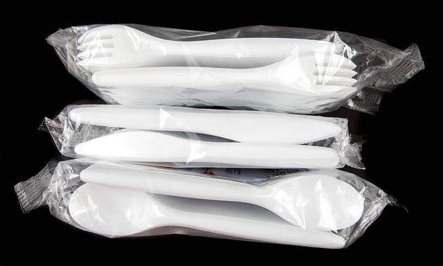 Gro�packung von Plastikbesteck Einwegbesteck Messer Gabeln L�ffel Plastikm�ll *** Large pack
