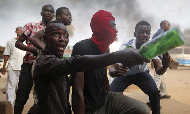 Ein Bild von den Oppositionsprotesten im Mai 2015 gegen eine weitere Amtszeit von Präsident Nkurunziza. Seitdem kam das Land nicht zur Ruhe.