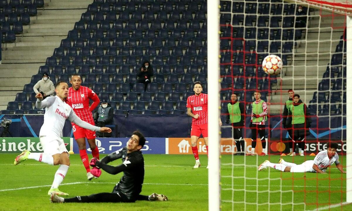 FUSSBALL-CHAMPIONS LEAGUE: RED BULL SALZBURG - FC SEVILLA