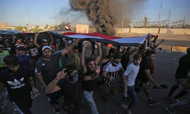 In Baghdad, aber auch in anderen Städten, gehen viele Menschen gegen die grassierende Korruption auf die Straßen.
