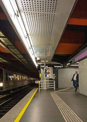 Ein Bild, das es nicht mehr lang zu sehen gibt - die U2-Stationen zwischen Karlsplatz und Schottentor werden bis Herbst 2023 gesperrt und umgebaut.