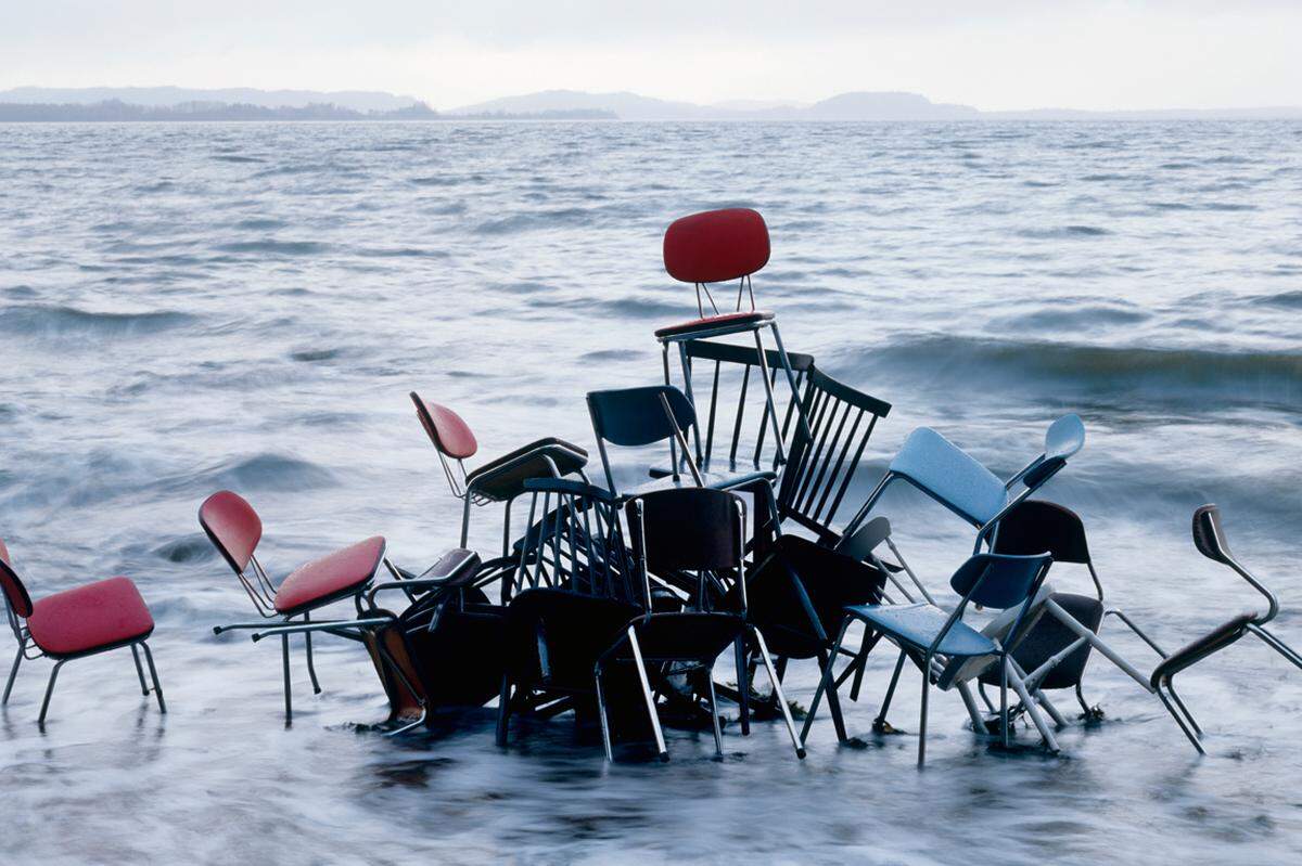 „Hier steht ein Sessel. Sessel, Stuhl, Hocker in der Kunst“, bis 13. 9.; www.traklhaus.at