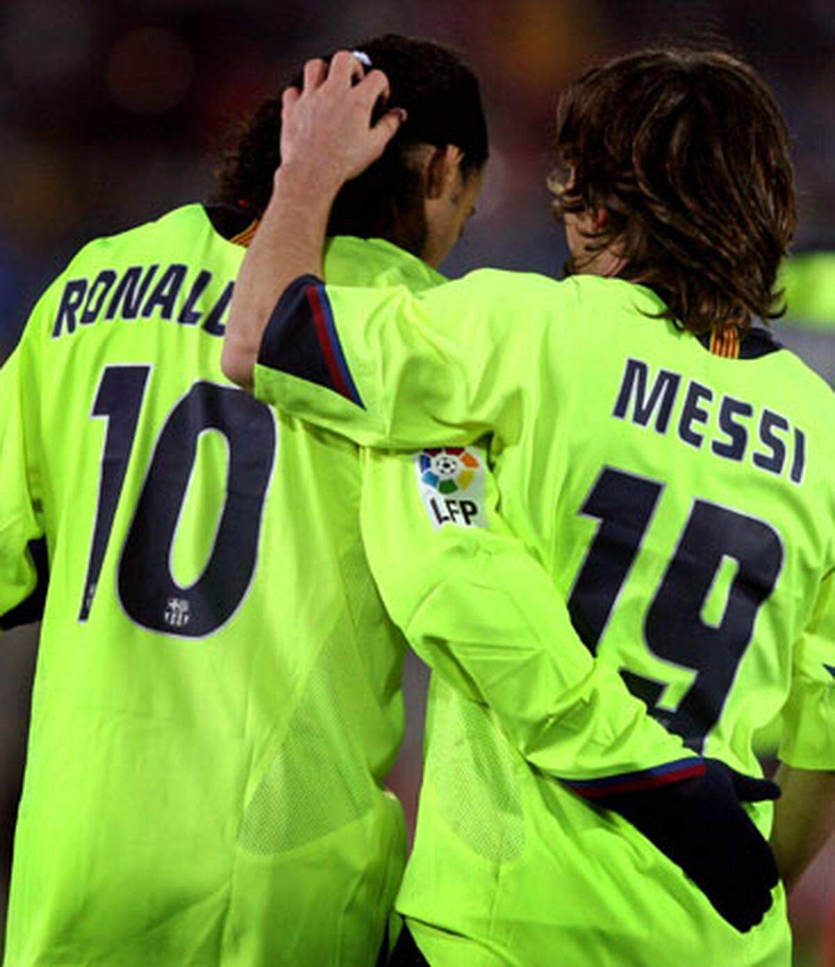 Und 2005/06 ging es weiter bergauf: In der Liga hatte der Stürmer aber hart zu kämpfen, um zu Einsatzzeiten zu kommen - am Ende durfte Messi zwar 17mal ran, aber nur einmal spielte er die ganzen 90 Minuten. Mit sechs Ligatoren schaffte er eine beachtliche Quote.