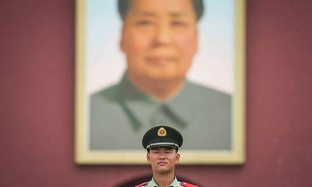 Ein chinesischer Soldat auf dem Tiananmen-Platz.