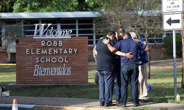 Trauer nach dem Amoklauf an einer Volksschule im US-Bundesstaat Texas