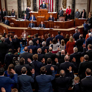 Angelobung im Repräsentantenhaus in friedlicher Atmosphäre. Doch der Kongress wird zum Hauptschauplatz der Auseinandersetzung zwischen Republikanern und Demokraten. 