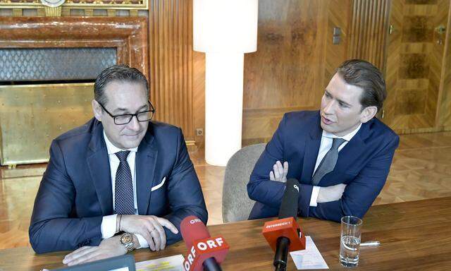  Bundeskanzler Kurz (re.) und Vizekanzler Strache ordnen ihren Ministern weitere Einsparungen an.