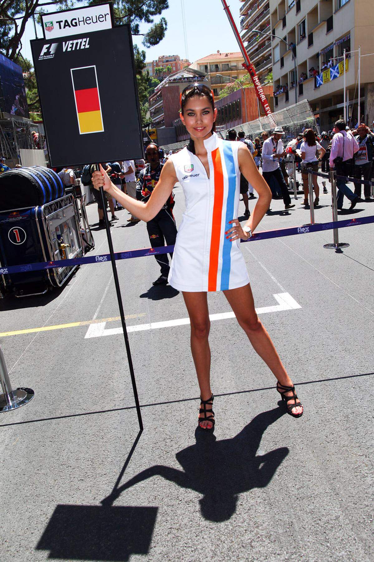 In Monaco gehörten die Grid Girls beinahe schon zu den am züchtigst gekleideten Zuseherinnen.