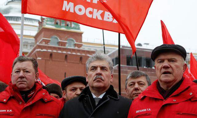 Russian Communist Party presidential candidate Grudinin attends wreath-laying ceremony in Moscow